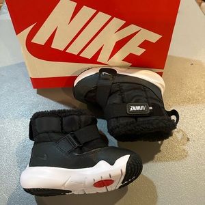 Nike flex boots unisex kids new